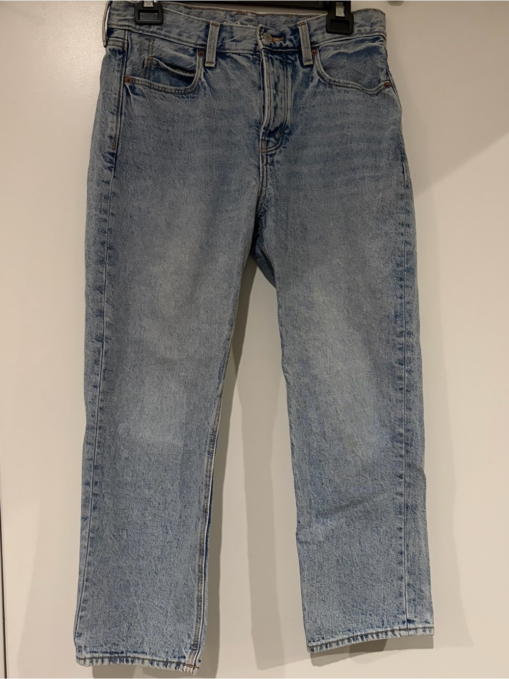 Old Navy Slouchy Light Wash Straight-Leg Ankle Length Jeans Size 6 Used
